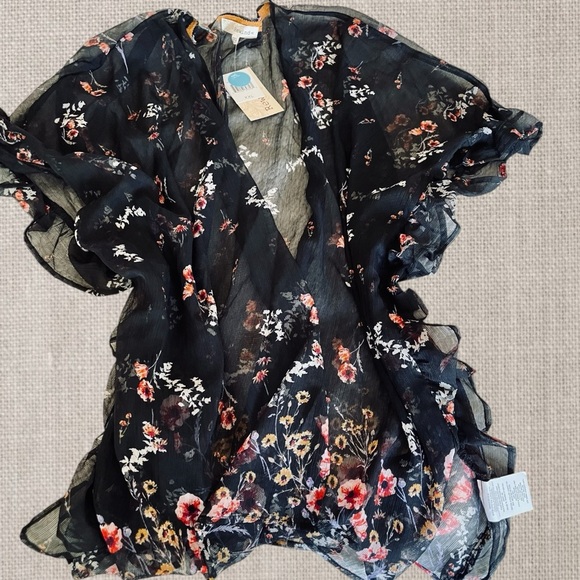 Lightweight and flowing bathing suit cover up - Picture 2 of 3